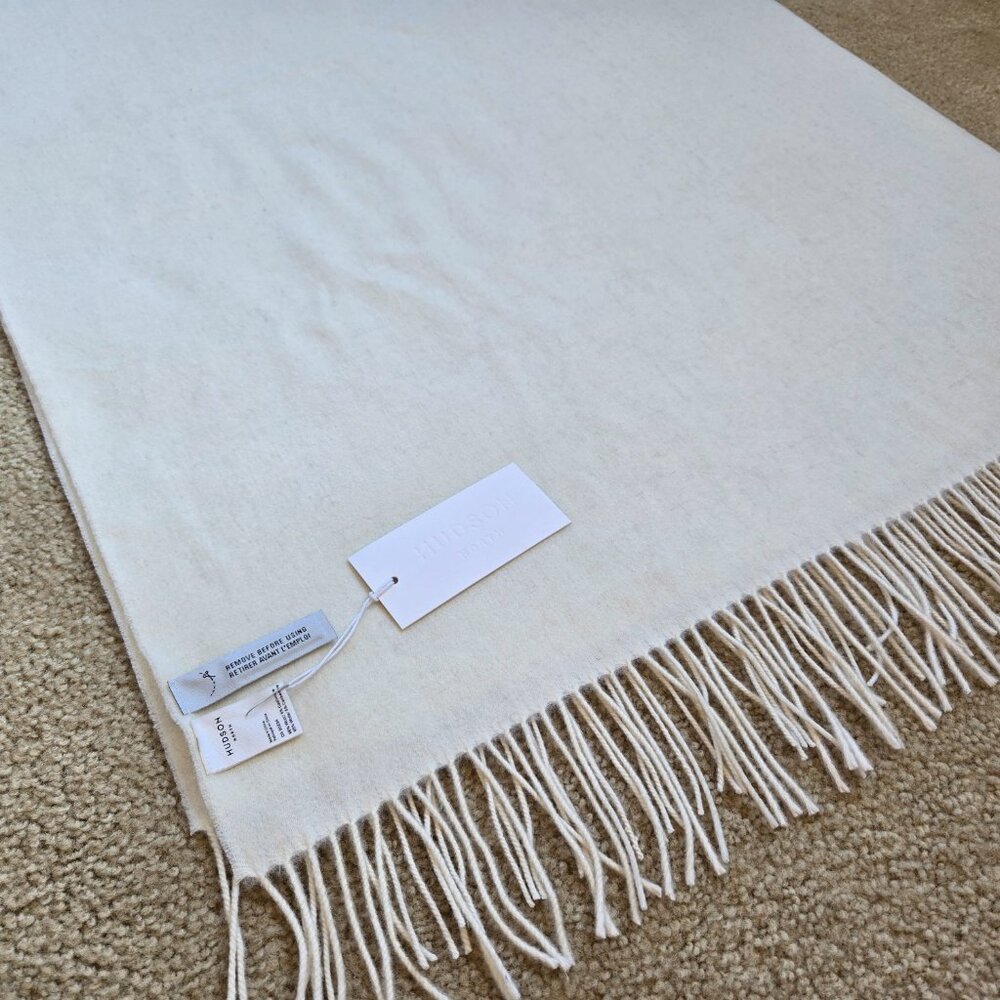 NWT Hudson North Wool/Cashmere Fringe Scarf Ivory Hudson's Bay - Picture 4 of 5